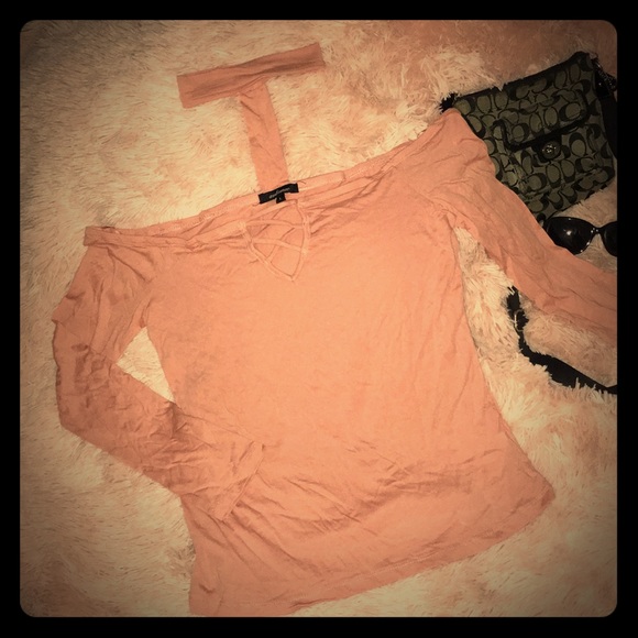 ⬇️ 2/$25 Marked Listings Women’s Flirty Choker Off Shoulder Long Sleeve Shirt - Picture 1 of 4